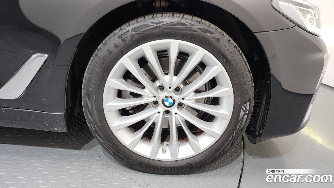 BMW 5-Series 2022
