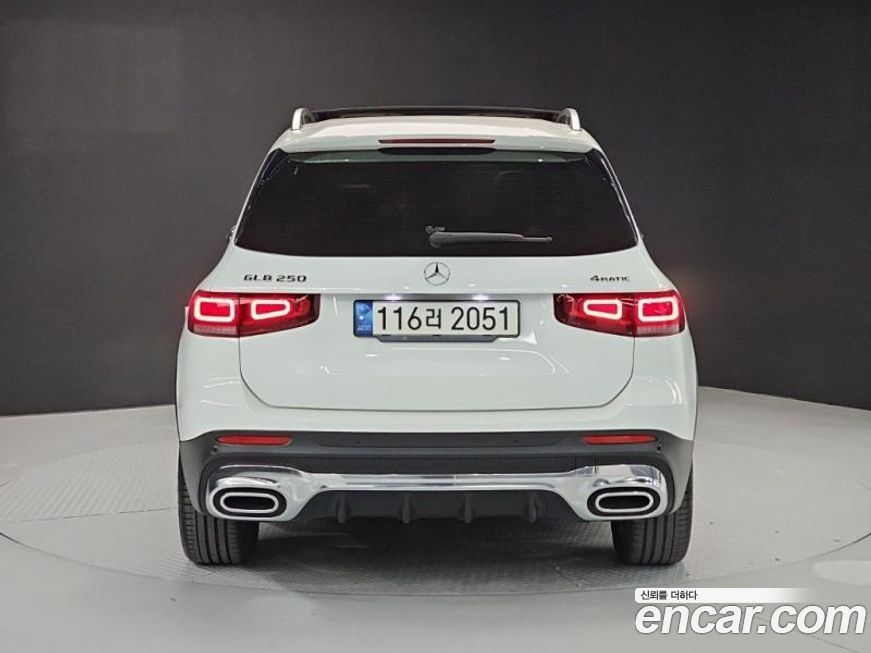 Mercedes-Benz GLB-Class 2021
