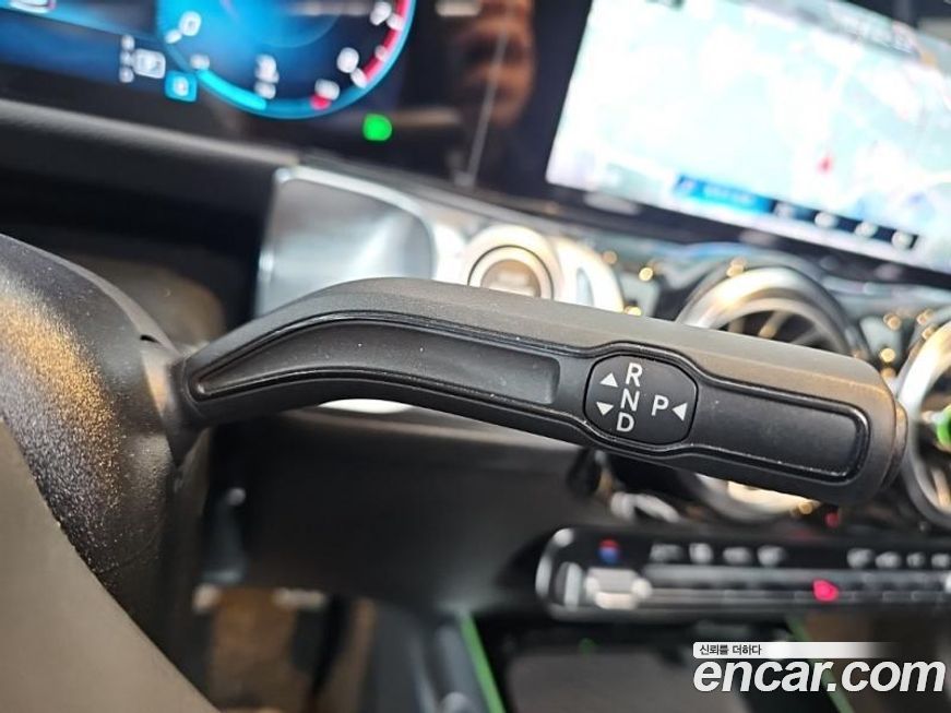 Mercedes-Benz GLB-Class 2021