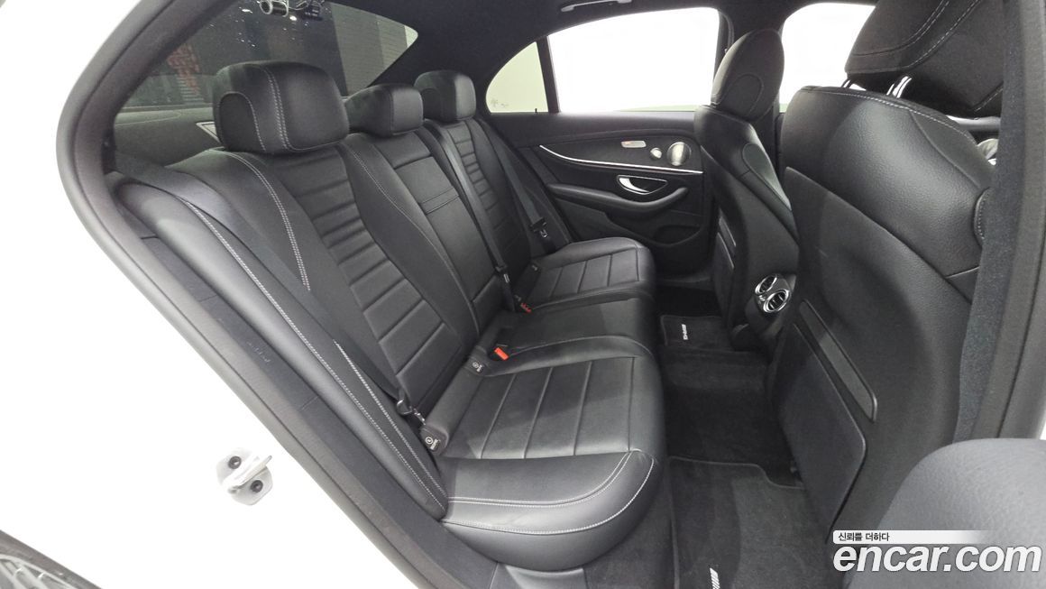 Mercedes-Benz E-Class 2022