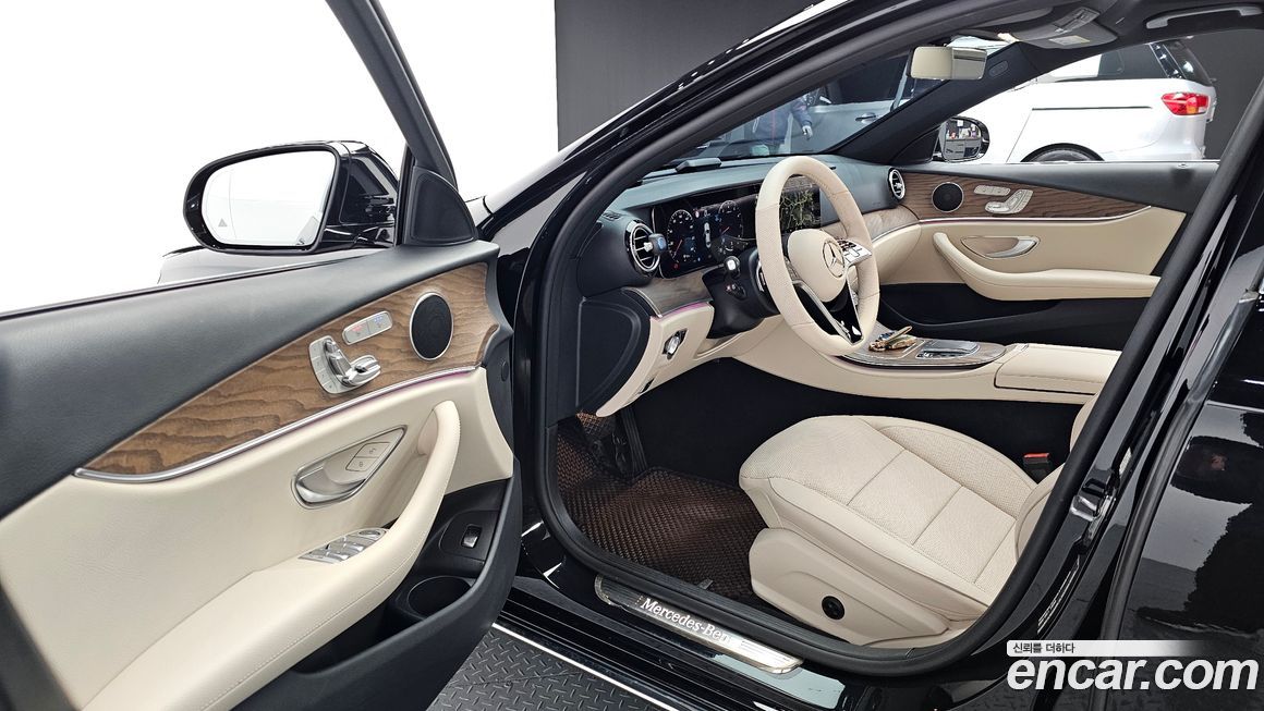 Mercedes-Benz E-Class 2022