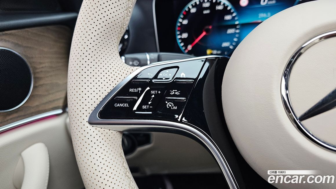 Mercedes-Benz E-Class 2022