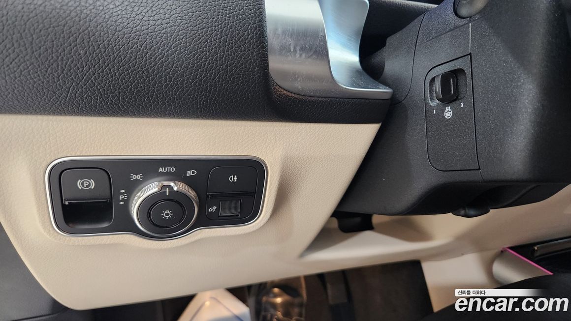 Mercedes-Benz EQB 2025