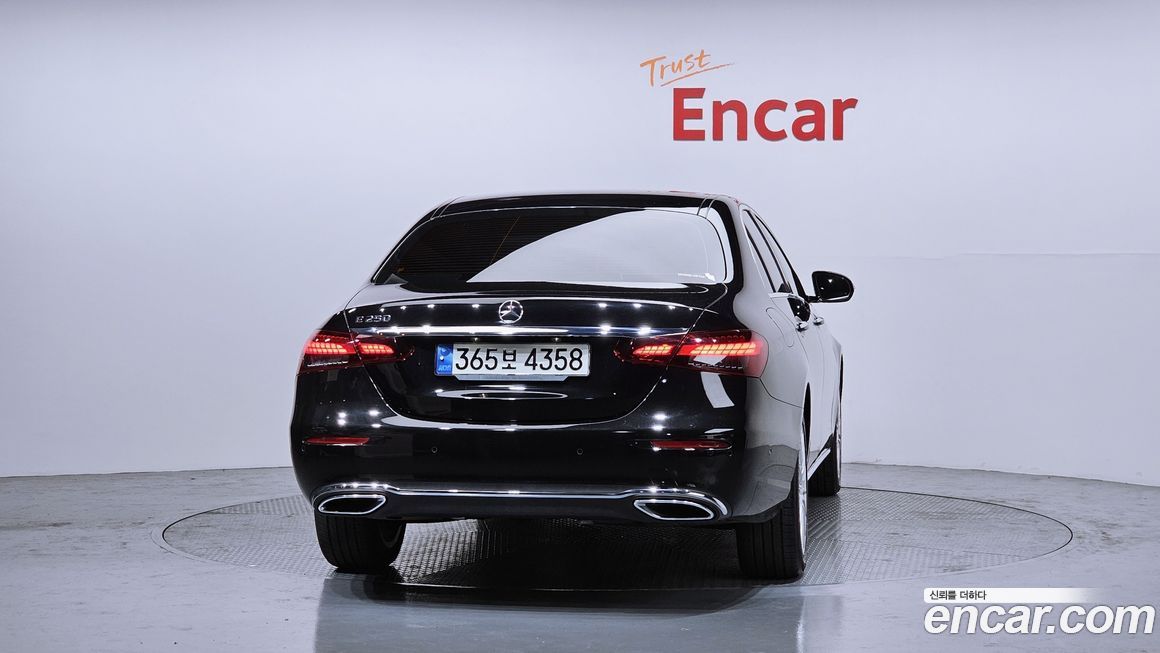 Mercedes-Benz E-Class 2022