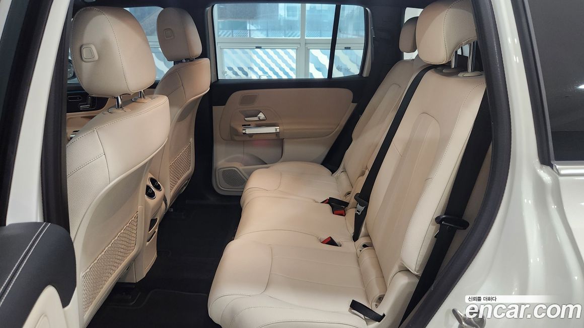 Mercedes-Benz EQB 2025