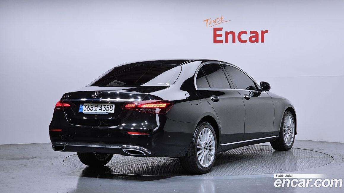 Mercedes-Benz E-Class 2022