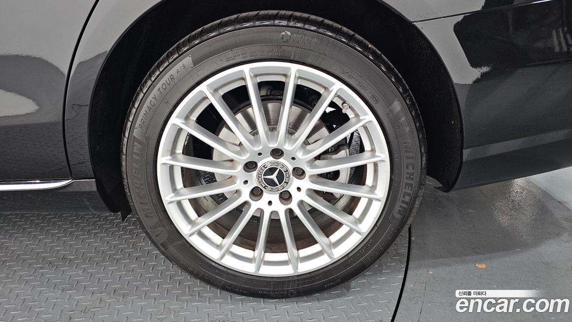 Mercedes-Benz E-Class 2022