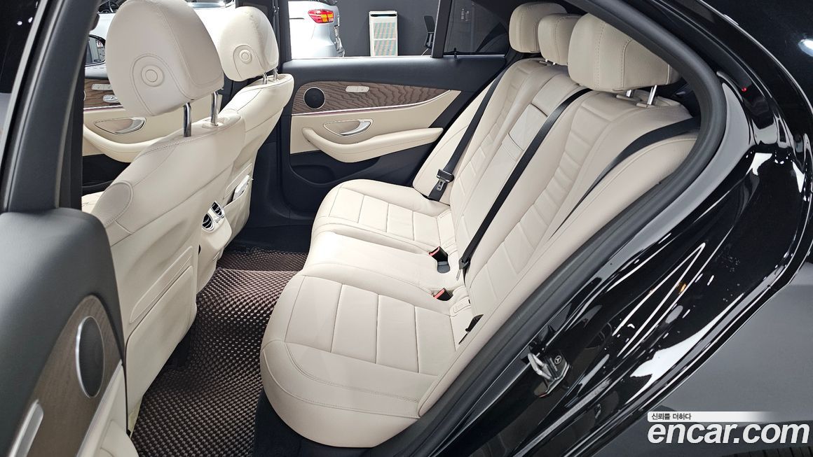 Mercedes-Benz E-Class 2022