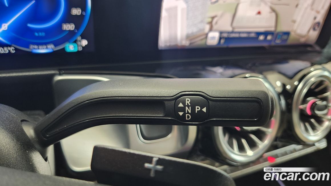 Mercedes-Benz EQB 2025