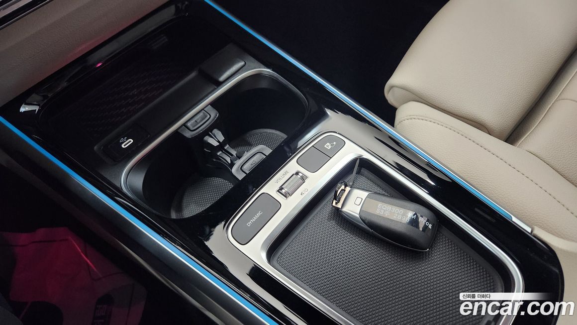 Mercedes-Benz EQB 2025