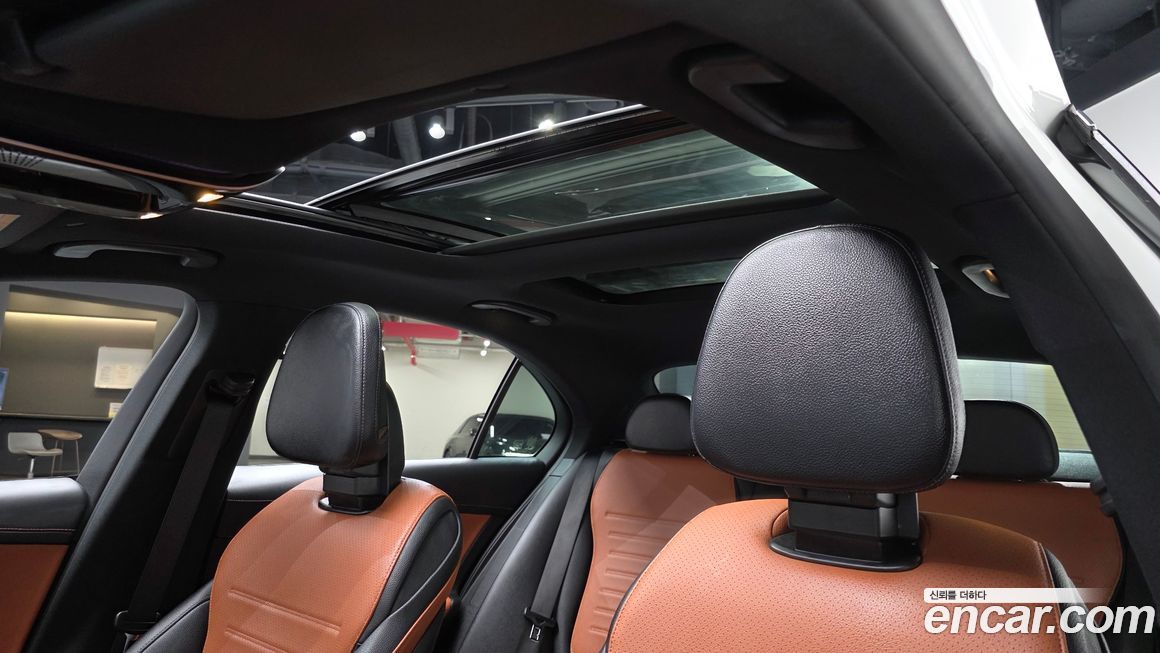 Mercedes-Benz C-Class 2024