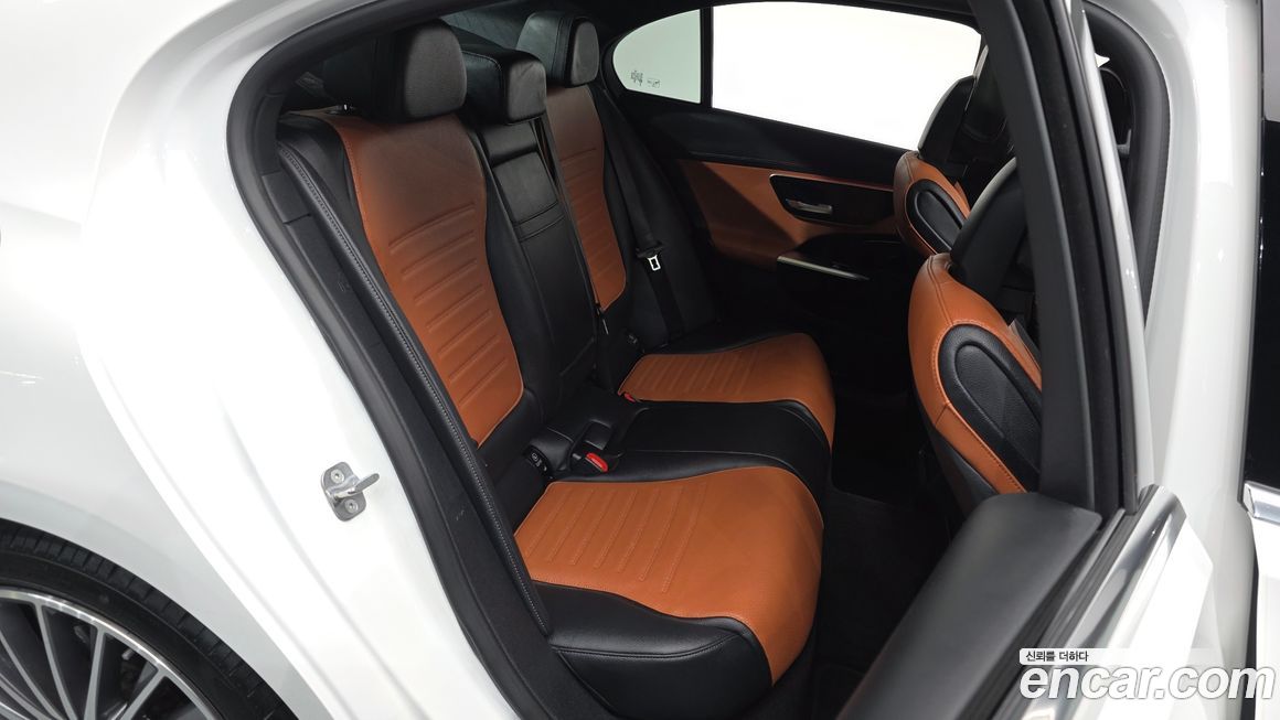 Mercedes-Benz C-Class 2024
