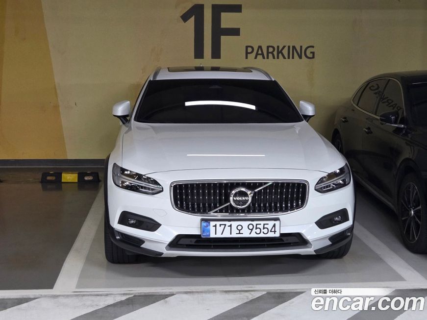 Volvo V90 2025