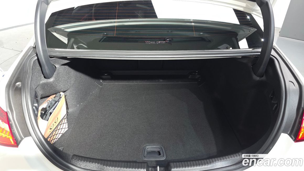 Mercedes-Benz C-Class 2024