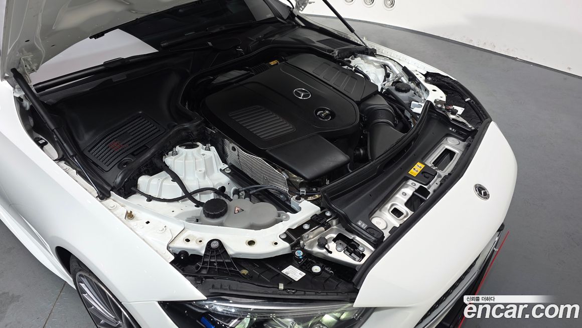 Mercedes-Benz C-Class 2024