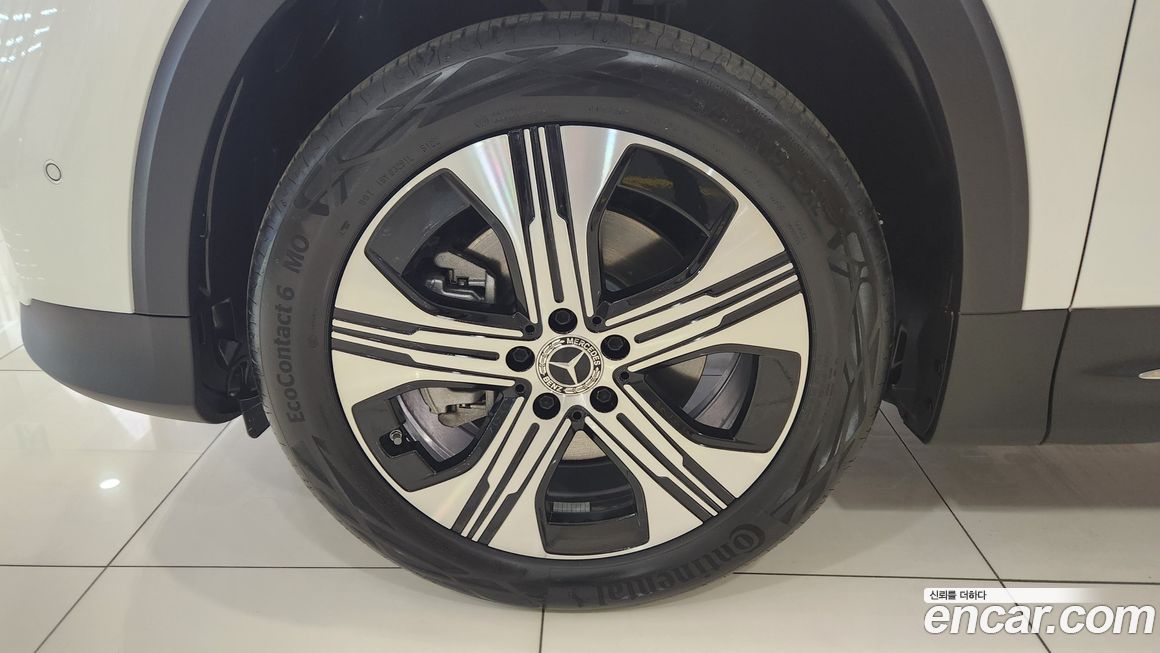 Mercedes-Benz EQB 2025