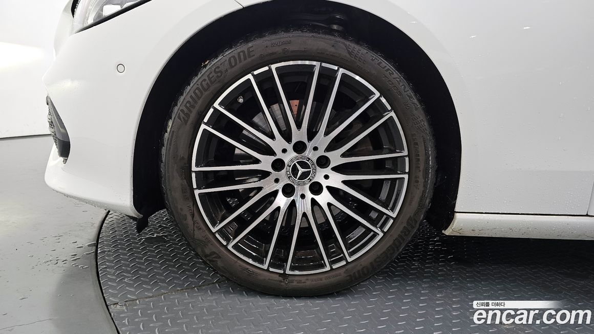 Mercedes-Benz C-Class 2024