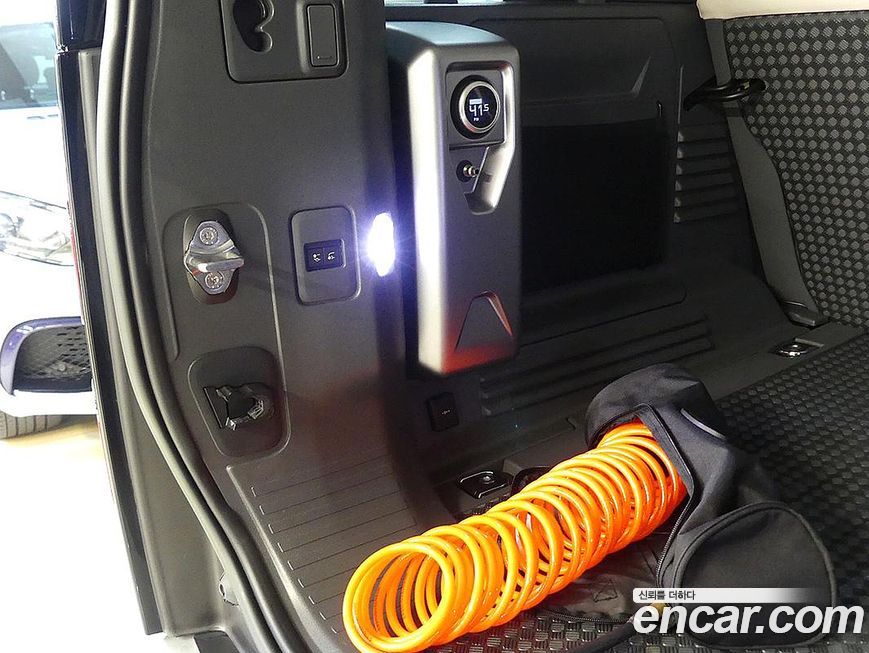 Land Rover Defender 2023