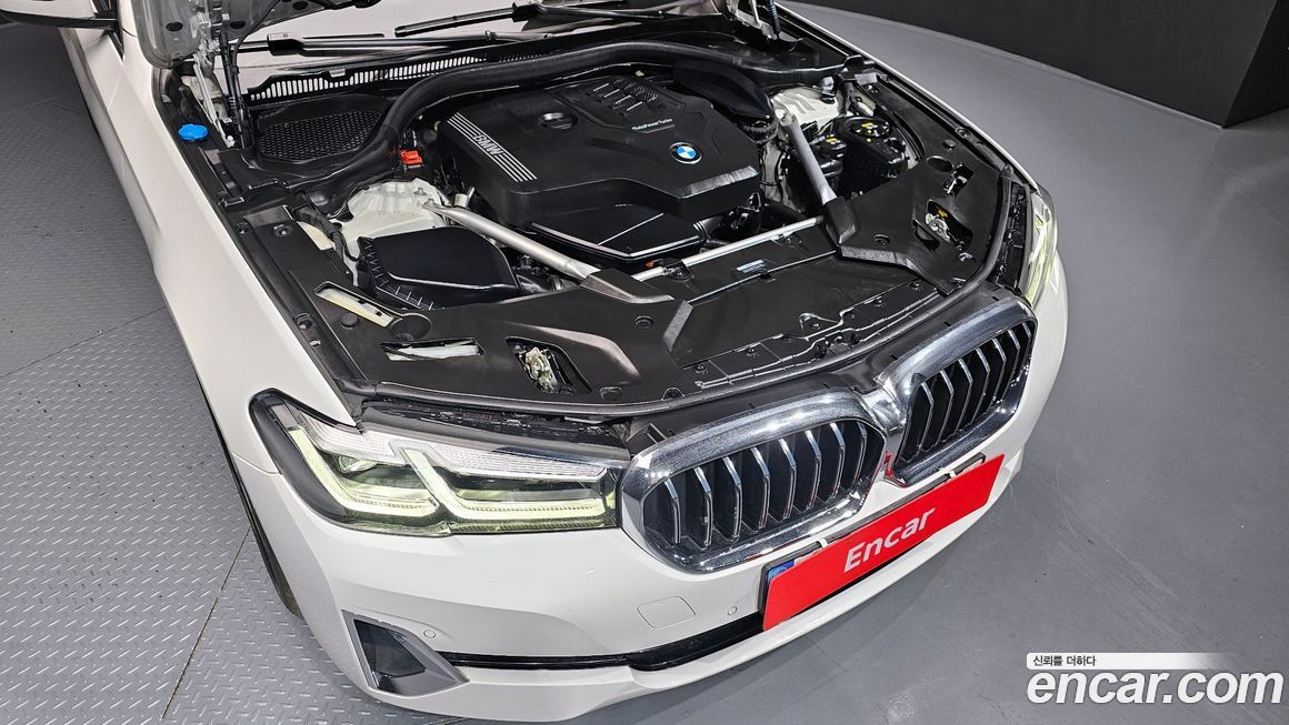 BMW 5-Series 2023