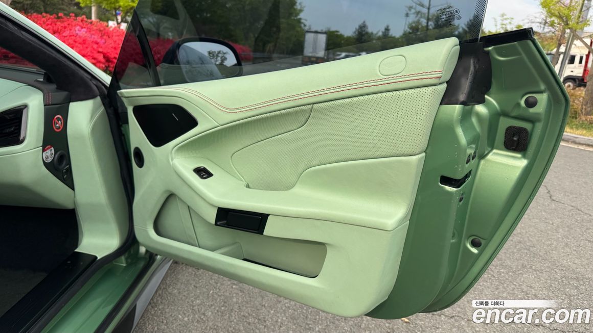 Astonmartin Vanquish 2016