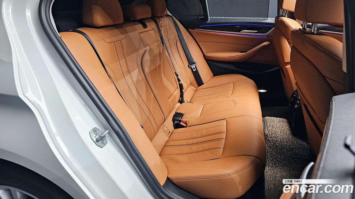 BMW 5-Series 2023