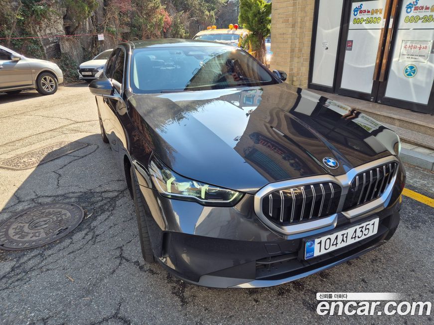BMW 5-Series 2024