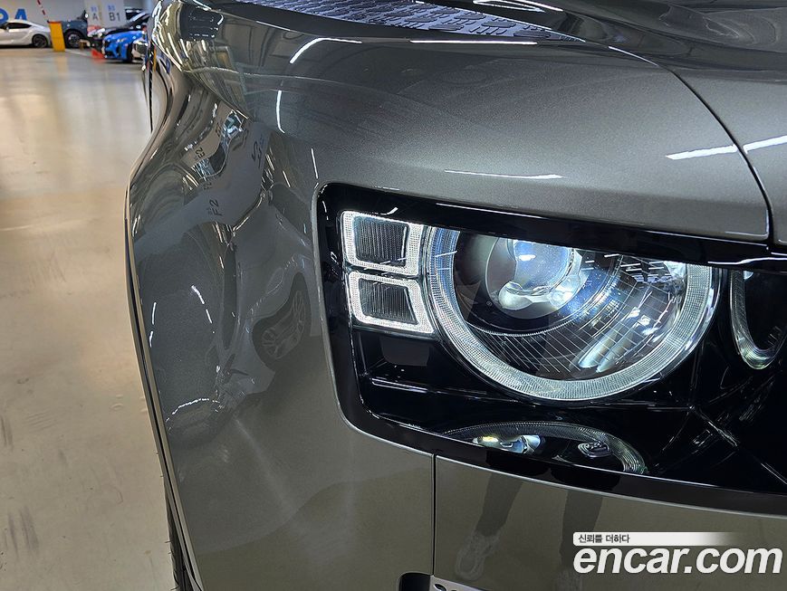 Land Rover Defender 2023