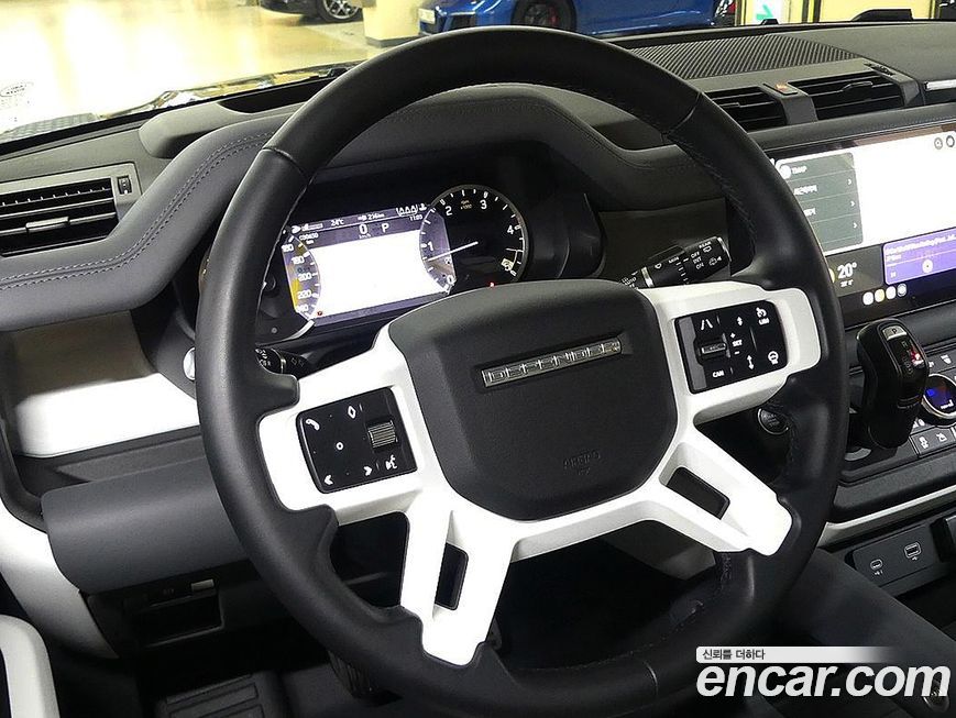 Land Rover Defender 2023