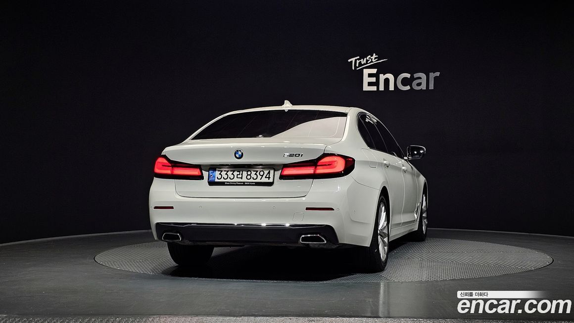 BMW 5-Series 2023