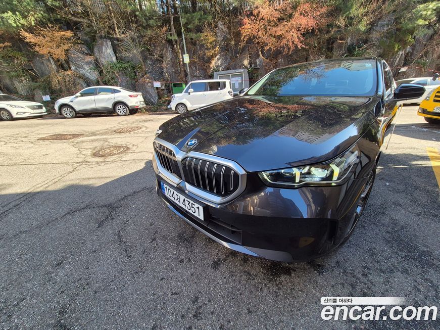 BMW 5-Series 2024