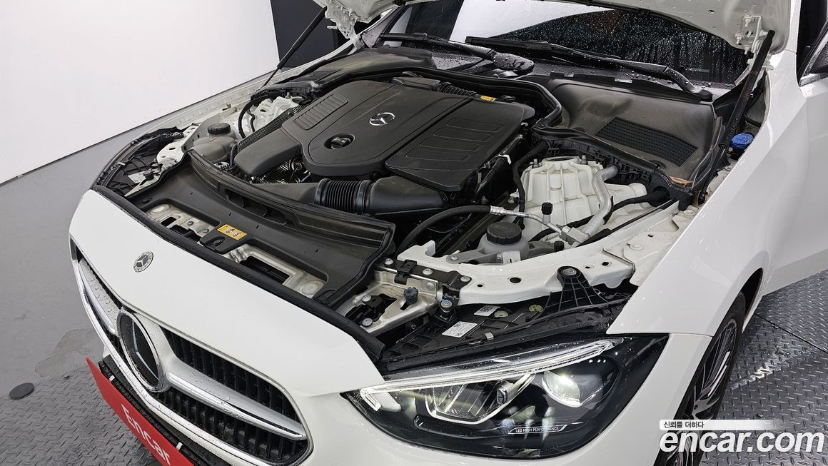 Mercedes-Benz C-Class 2024
