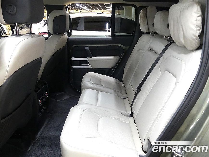 Land Rover Defender 2023