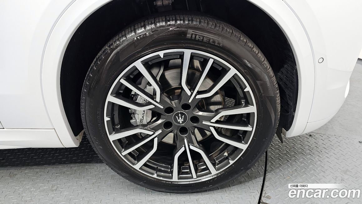 Maserati Grecale 2023