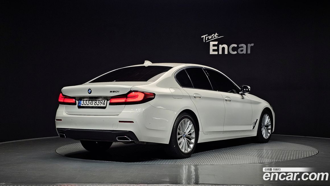 BMW 5-Series 2023