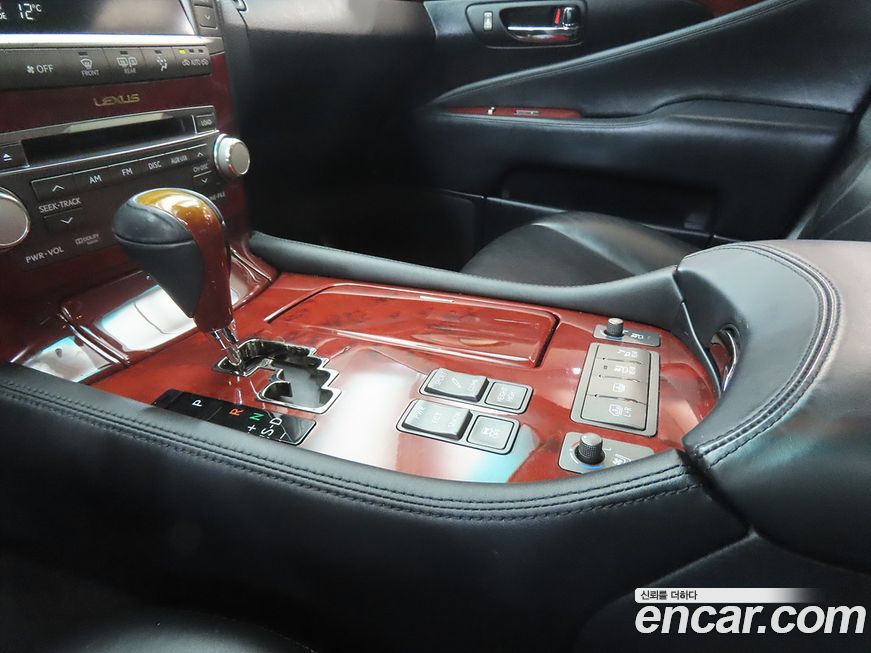 Lexus LS 2011