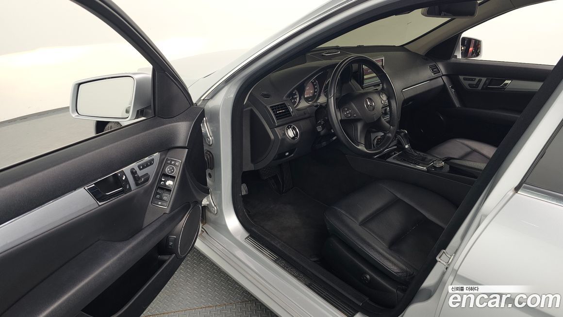Mercedes-Benz C-Class 2011