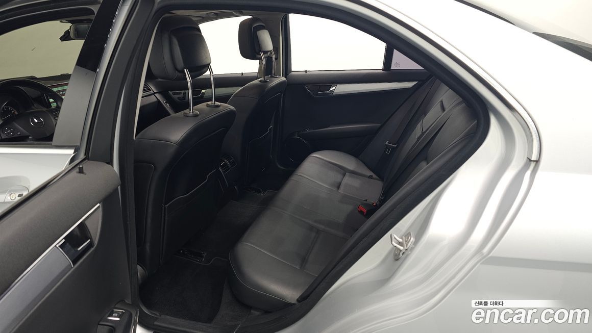 Mercedes-Benz C-Class 2011