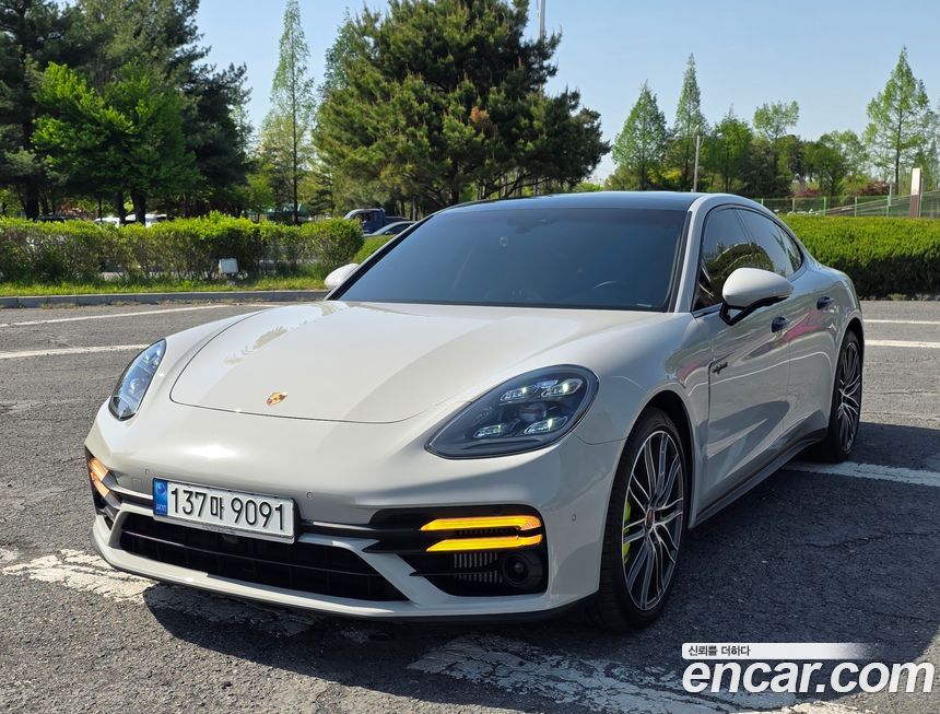 Porsche Panamera 2021