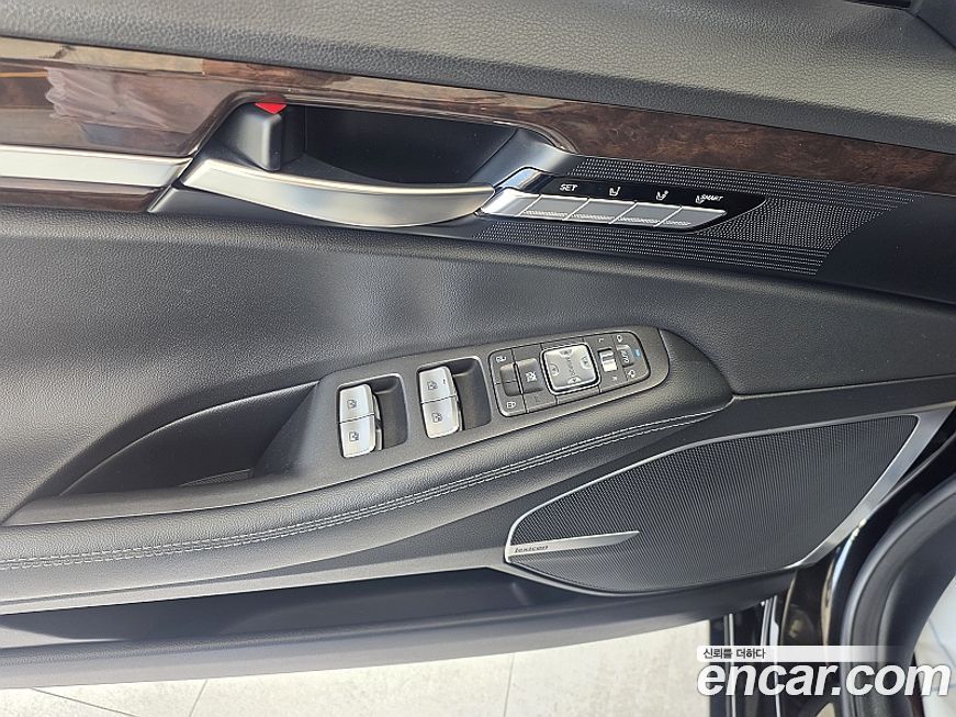 Genesis EQ900 2018