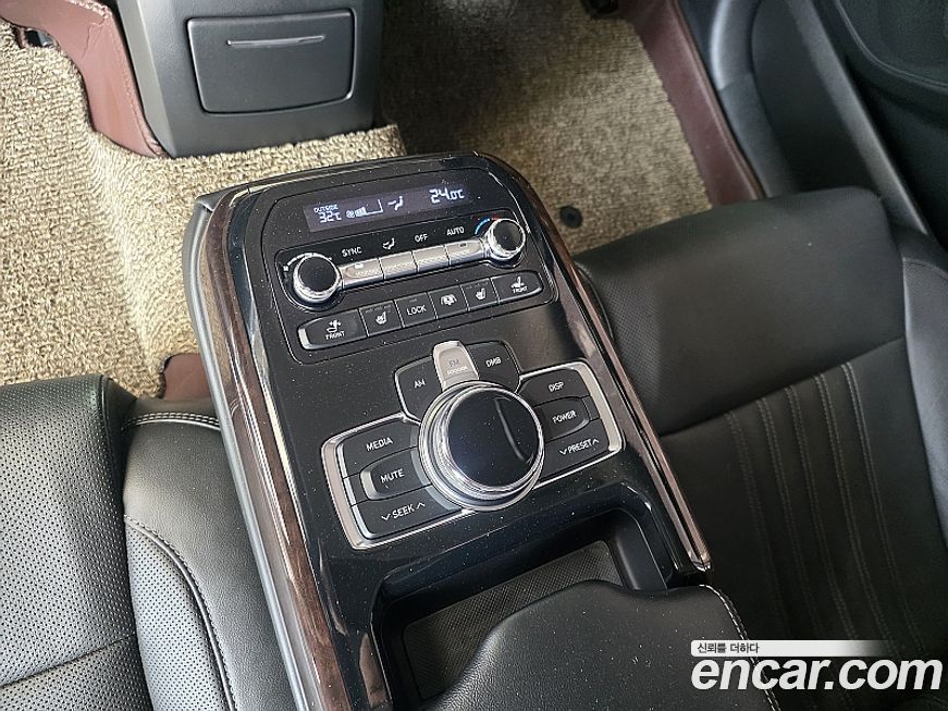 Genesis EQ900 2018