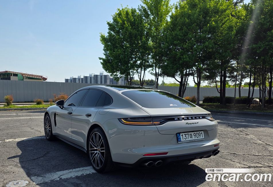Porsche Panamera 2021