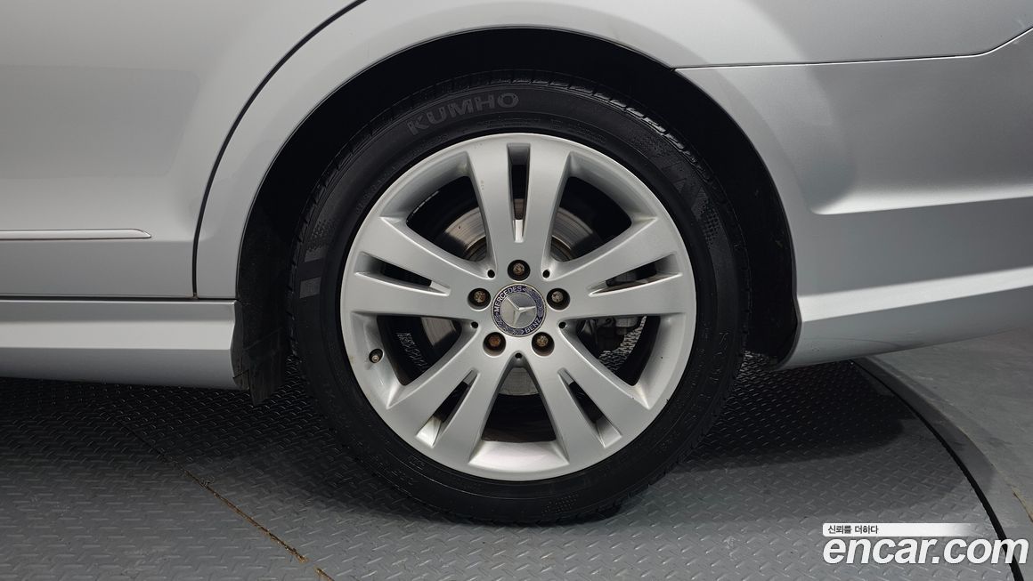 Mercedes-Benz C-Class 2011