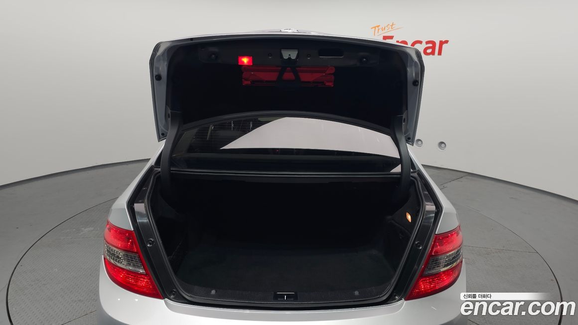 Mercedes-Benz C-Class 2011
