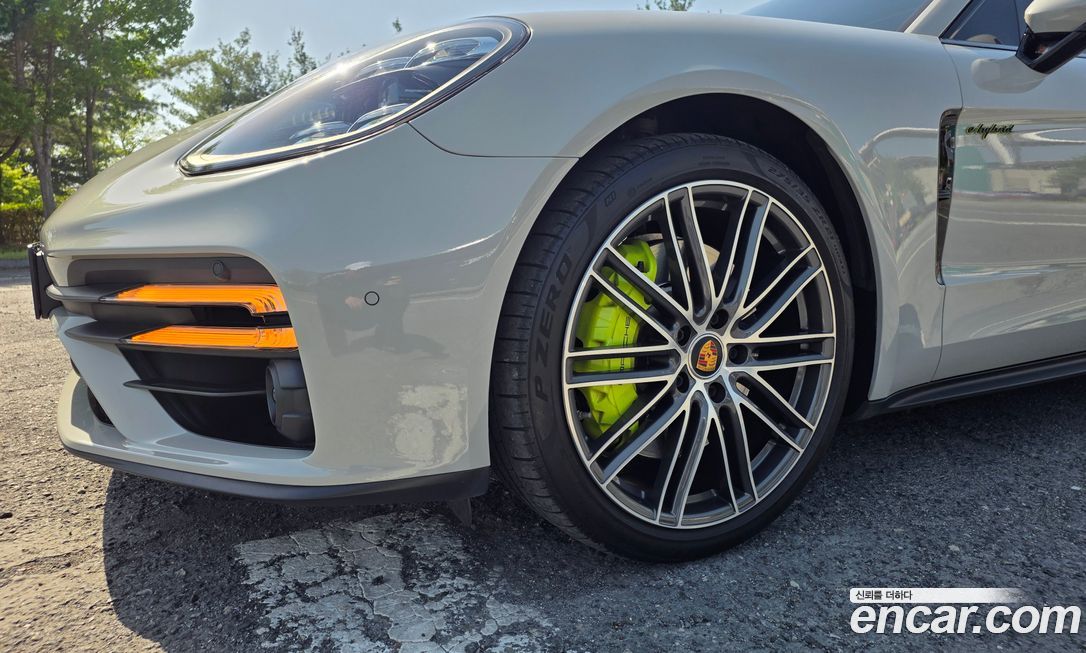 Porsche Panamera 2021