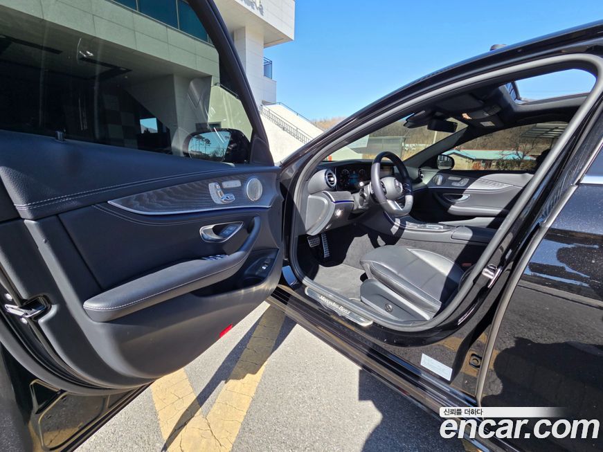 Mercedes-Benz E-Class 2022