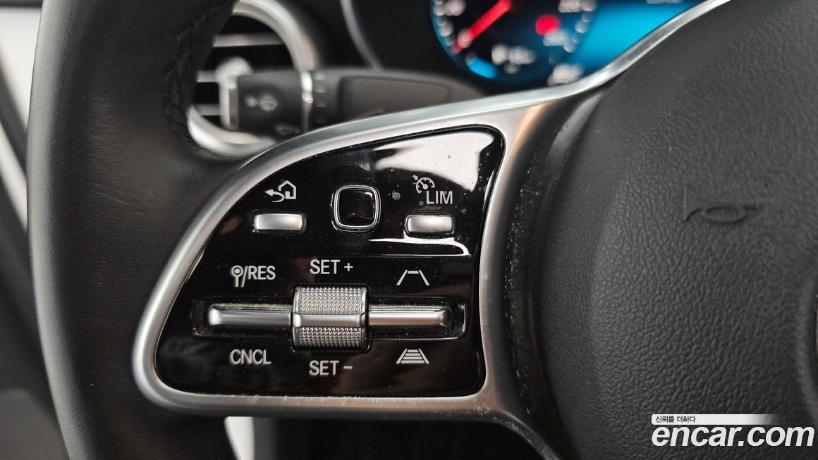 Mercedes-Benz GLC-Class 2021