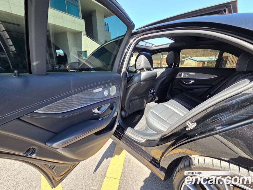 Mercedes-Benz E-Class 2022