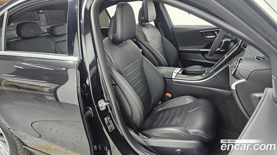 Mercedes-Benz C-Class 2024