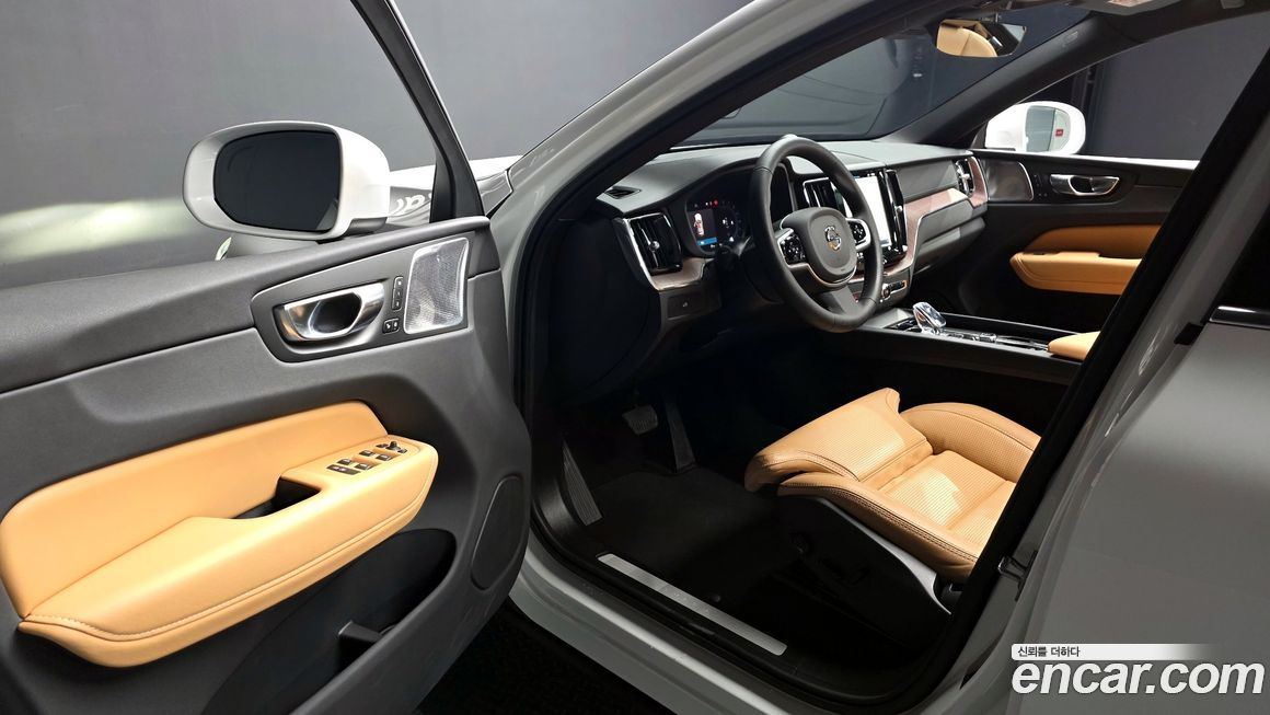 Volvo XC60 2025