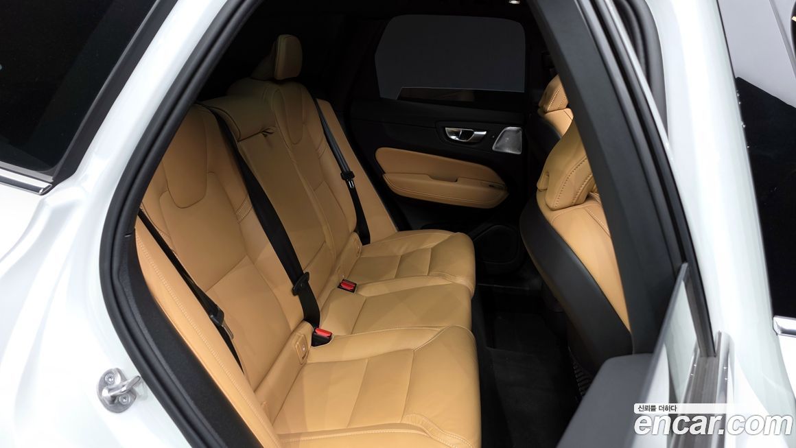 Volvo XC60 2025